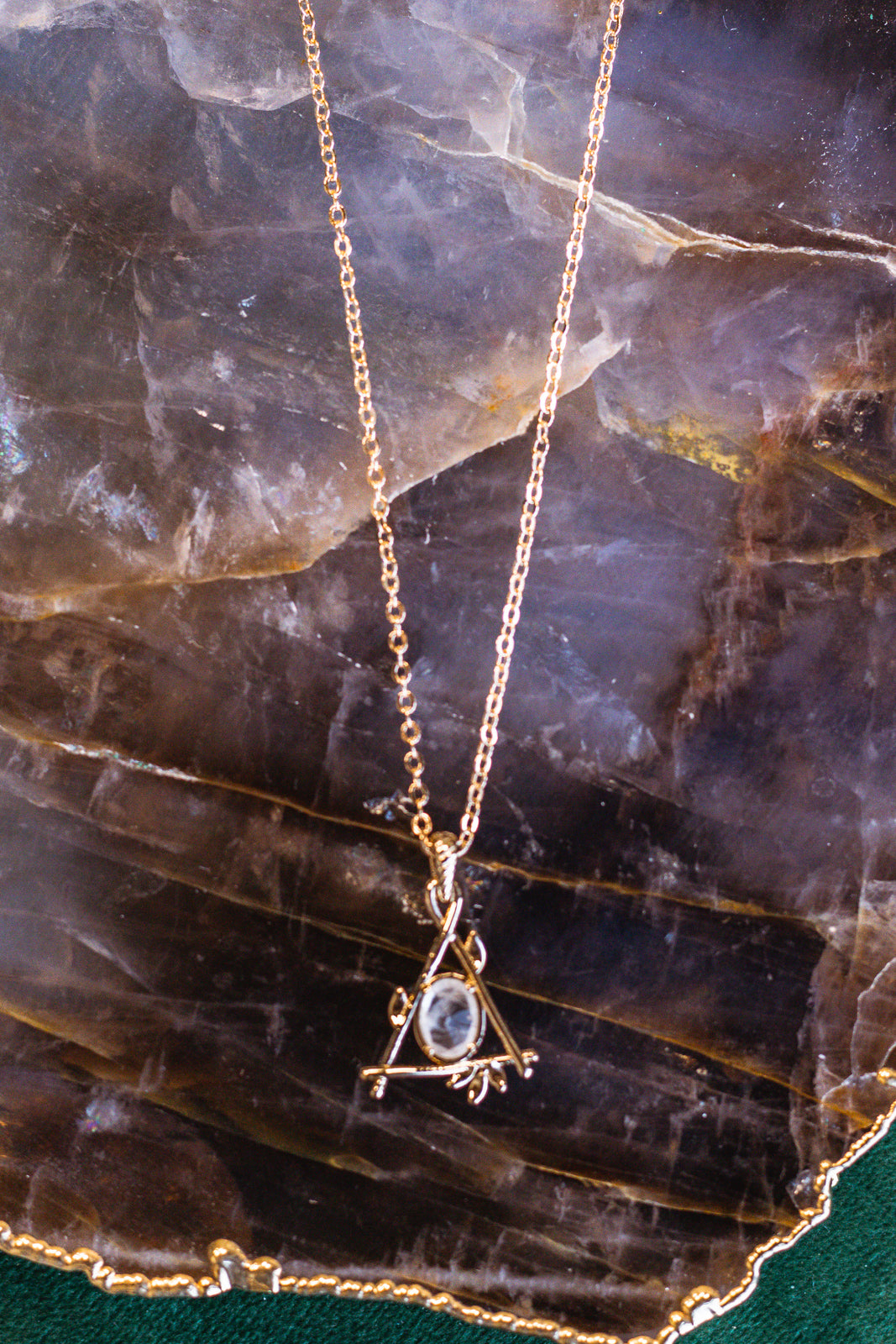 Load image into Gallery viewer, Fae Quartz Necklace

