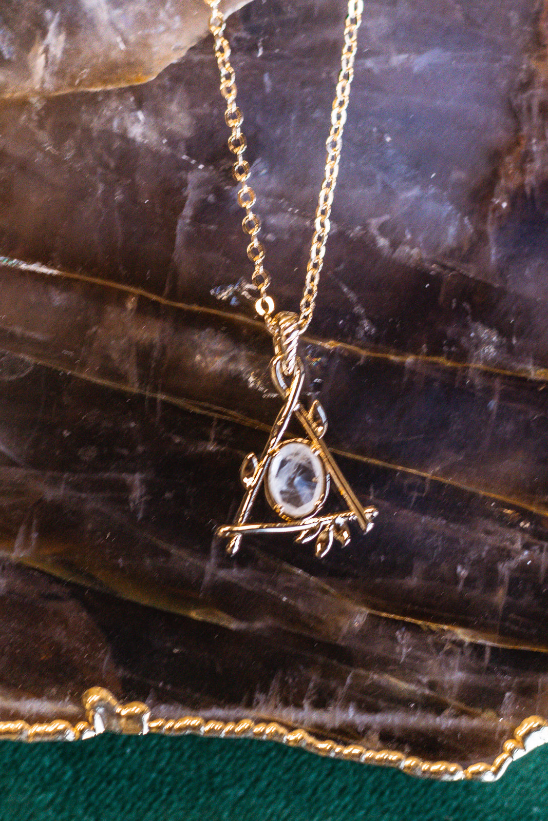 Load image into Gallery viewer, Fae Quartz Necklace
