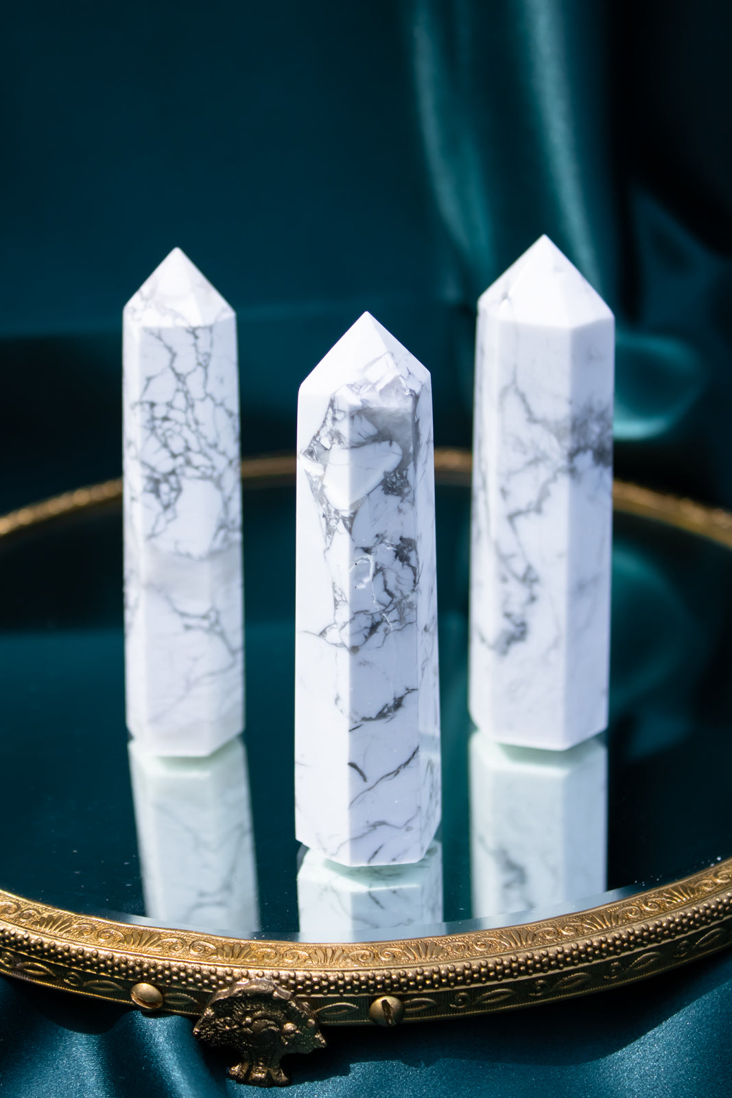 Howlite Point